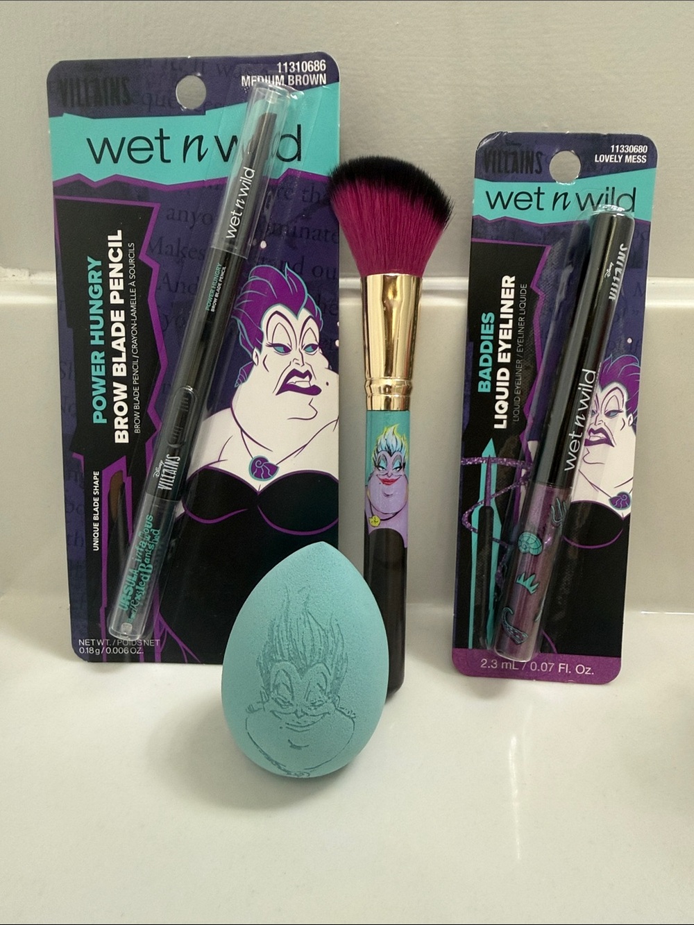 NEW Disney Villain Ursula Wet n Wild Makeup Set and Disney Ursula Sponge & Brush